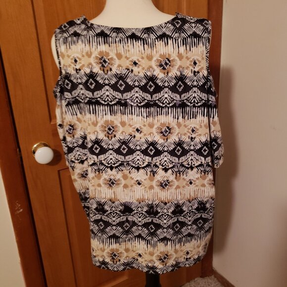 Carribean Joe 2X Woman Cold-Shoulder Tee - Picture 5 of 7